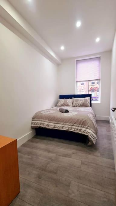 לונדון 2 Bed Cosy Flat Close To Bus & Tube Station מראה חיצוני תמונה