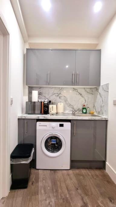 לונדון 2 Bed Cosy Flat Close To Bus & Tube Station מראה חיצוני תמונה