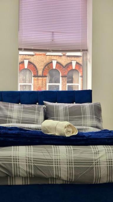 לונדון 2 Bed Cosy Flat Close To Bus & Tube Station מראה חיצוני תמונה