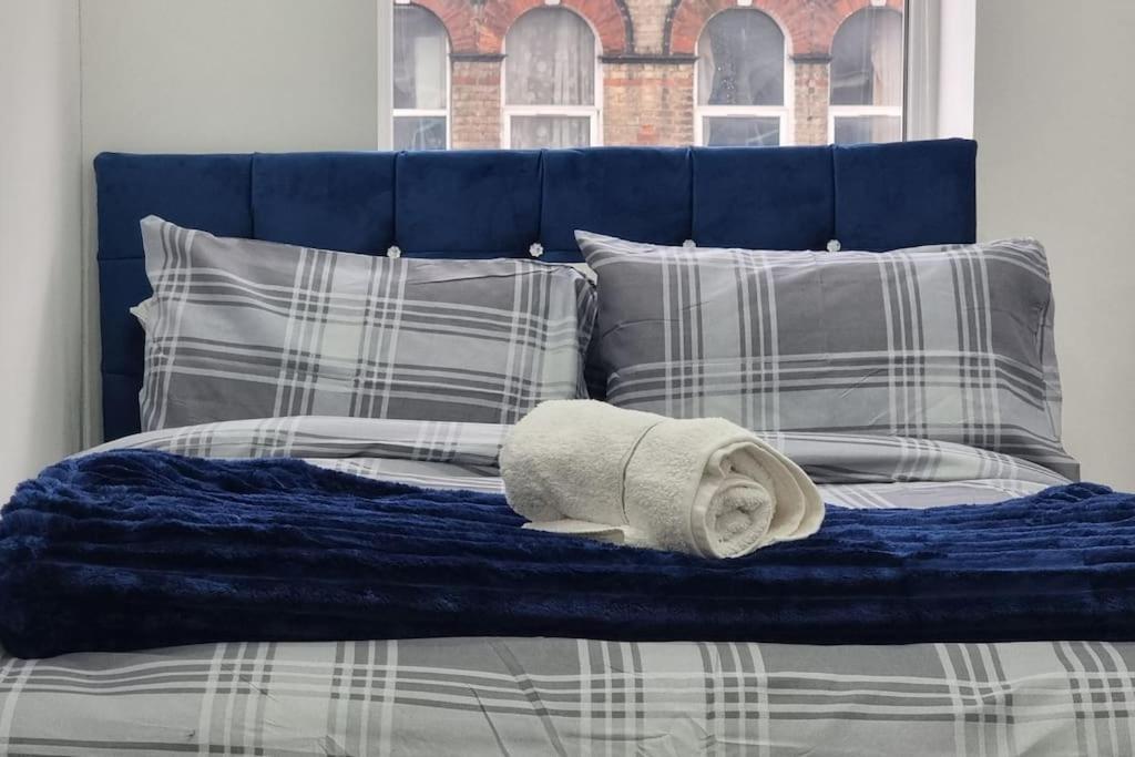 לונדון 2 Bed Cosy Flat Close To Bus & Tube Station מראה חיצוני תמונה